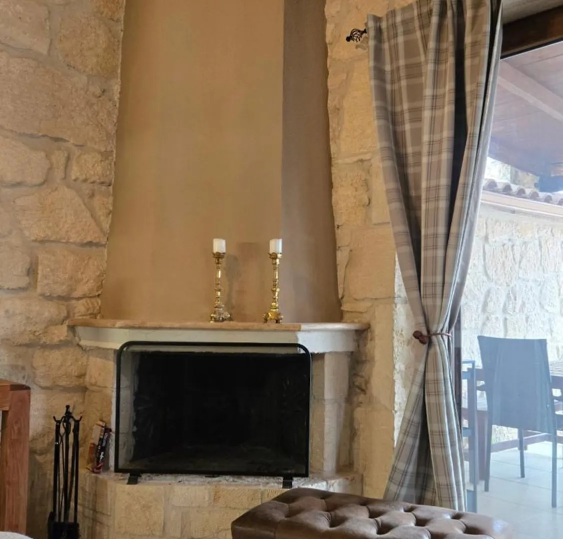 To Petrino, Stylish Stone House, Elani Apartment Siviri Greece