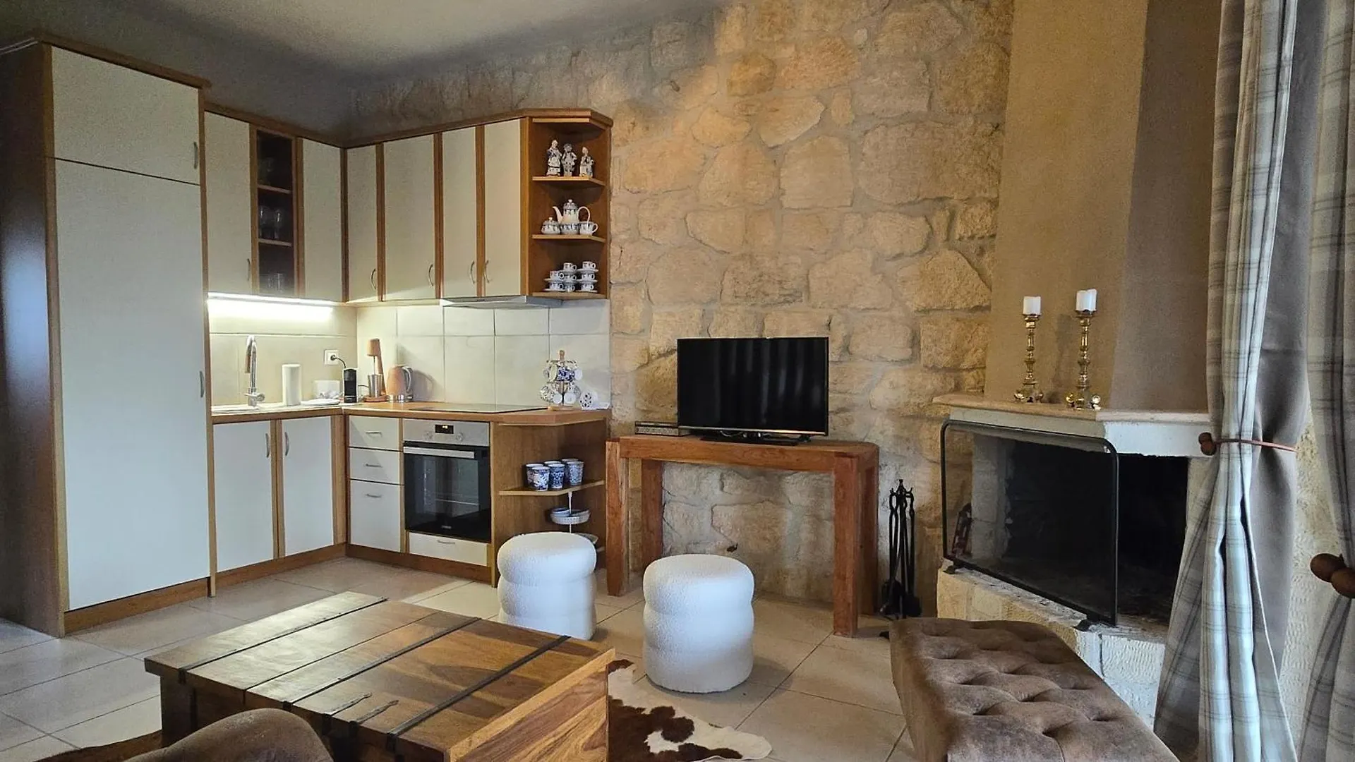 To Petrino, Stylish Stone House, Elani Apartment Siviri