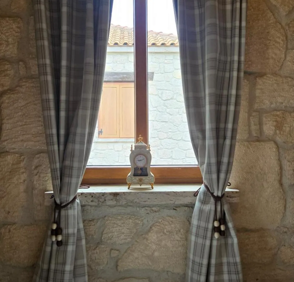 Апартаменты To Petrino, Stylish Stone House, Elani Сиври